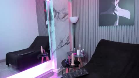 Snapshot of anyvegaa chatting on 09/29/25, 12:10 Any online show from 09/29/25, 12:10