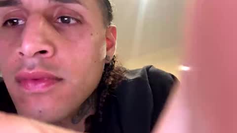 Snapshot of aomc1000 chatting on 10/28/25, 03:21 aomc1000 online show from 10/28/25, 03:21