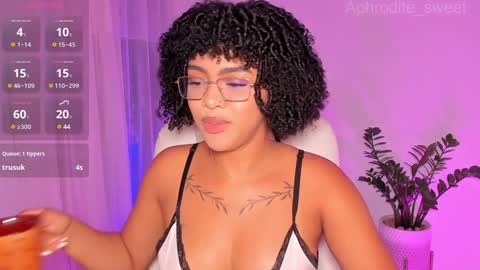 Snapshot of aphrodite_sweet chatting on 02/02/25, 04:54 Karla online show from 02/02/25, 04:54