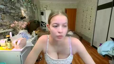 Snapshot of aphrodite_wow_ chatting on 05/01/26, 01:05 Aphrodite online show from 05/01/26, 01:05