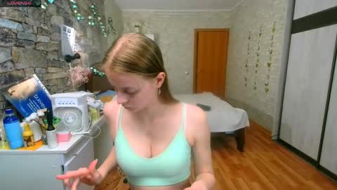 Snapshot of aphrodite_wow_ chatting on 05/18/26, 04:24 Aphrodite online show from 05/18/26, 04:24