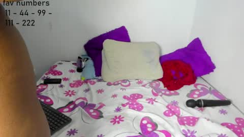 Snapshot of aphrodites_ass chatting on 06/18/26, 04:22 Tati Colombian online show from 06/18/26, 04:22