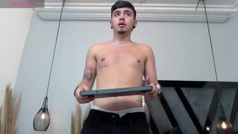 Snapshot of apolo_lopez chatting on 10/15/25, 06:19 Apolo online show from 10/15/25, 06:19