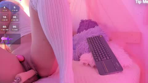 Snapshot of apple_of_pleasure chatting on 10/08/25, 10:40 Lily online show from 10/08/25, 10:40