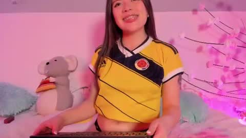 Snapshot of apple_of_pleasure chatting on 06/17/26, 10:21 Lily online show from 06/17/26, 10:21