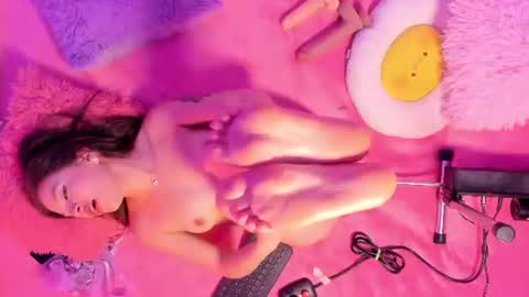 Snapshot of apple_of_pleasure chatting on 07/11/26, 09:27 Lily online show from 07/11/26, 09:27