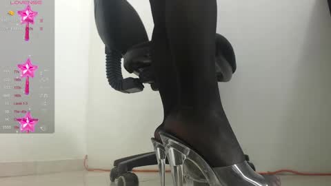 Aprhillove online show from 12/17/24, 04:34