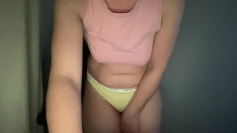 Snapshot of april2020cute chatting on 02/18/25, 05:53 April online show from 02/18/25, 05:53