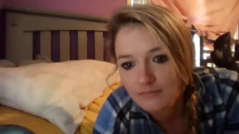 Snapshot of april91d chatting on 10/28/25, 08:44 whats your fantasy online show from 10/28/25, 08:44