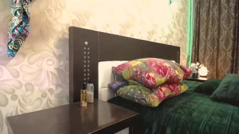 April Bronte online show from 01/28/25, 09:40