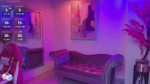 Snapshot of april_castro chatting on 11/08/25, 03:29 April online show from 11/08/25, 03:29