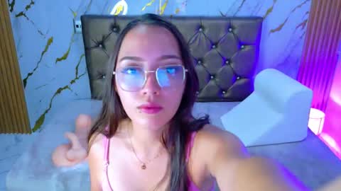 Snapshot of april_daddyssgirl chatting on 09/27/25, 11:32 APRIL online show from 09/27/25, 11:32