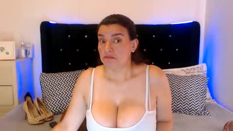 Snapshot of april_harrys chatting on 06/07/26, 04:00 April online show from 06/07/26, 04:00