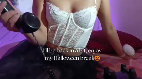 Snapshot of april_nicols chatting on 10/10/25, 12:15 A P R I L online show from 10/10/25, 12:15
