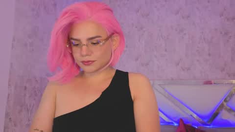 Snapshot of april_summer_ chatting on 05/16/26, 09:13 Isabella online show from 05/16/26, 09:13