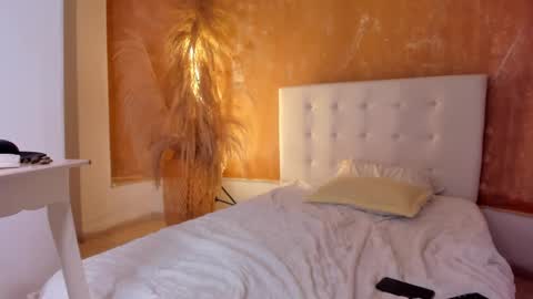 Snapshot of aprill_fox chatting on 02/23/25, 10:49 aprill_fox online show from 02/23/25, 10:49