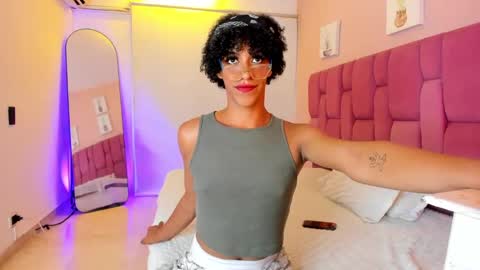 Snapshot of aprill_fox chatting on 10/07/25, 08:50 aprill_fox online show from 10/07/25, 08:50