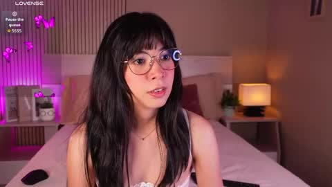 Snapshot of aprilqueenie chatting on 05/17/26, 07:43 aprilqueenie online show from 05/17/26, 07:43