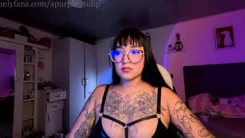 Snapshot of apurple_tulip chatting on 05/06/26, 01:47 online show from 05/06/26, 01:47