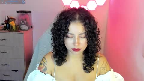 aqua emilly online show from 11/11/25, 12:32