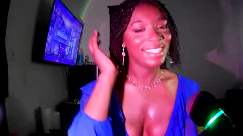 Snapshot of aquaesse chatting on 06/19/26, 01:10 Aquaesse online show from 06/19/26, 01:10