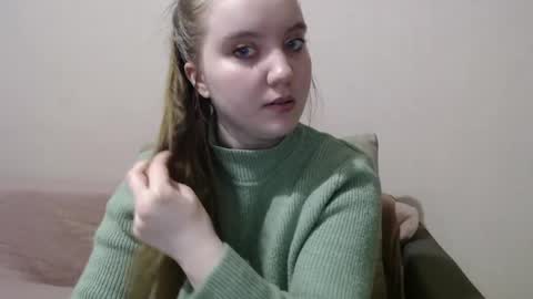 Snapshot of aquanarmin chatting on 12/15/24, 11:01 Josefin online show from 12/15/24, 11:01