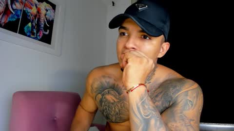 Snapshot of aquiles_elpapi chatting on 10/06/25, 01:47 AquilesElpapi online show from 10/06/25, 01:47
