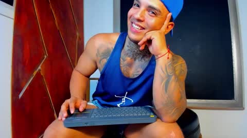 Snapshot of aquiles_elpapi chatting on 11/05/25, 12:10 AquilesElpapi online show from 11/05/25, 12:10