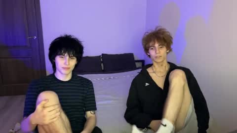 Snapshot of ar1zze chatting on 04/03/26, 07:45 zik and kris online show from 04/03/26, 07:45