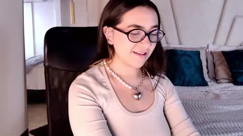 Snapshot of arabella__1 chatting on 07/17/26, 01:01 Arabella online show from 07/17/26, 01:01