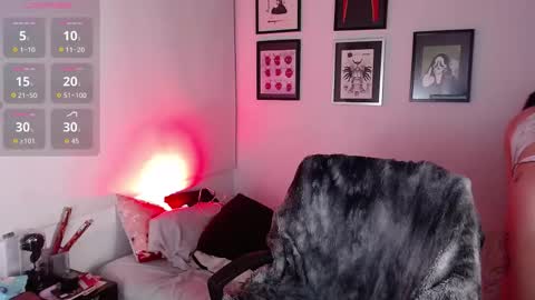 Snapshot of arabella_stone chatting on 10/25/25, 04:31 Arabella online show from 10/25/25, 04:31