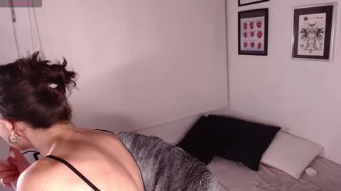 Snapshot of arabella_stone chatting on 12/14/25, 12:05 Arabella online show from 12/14/25, 12:05