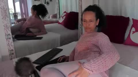 Nadia Cyel online show from 01/08/26, 08:44