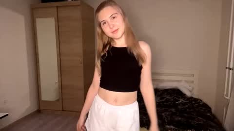 Emi online show from 11/09/25, 01:31