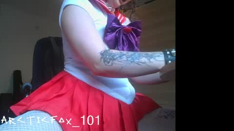 Snapshot of arcticfox_101 chatting on 05/31/26, 10:55 Daisy online show from 05/31/26, 10:55