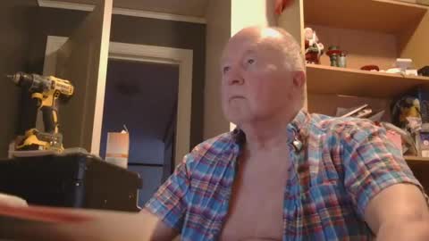 arcticman44 online show from 04/19/26, 07:05