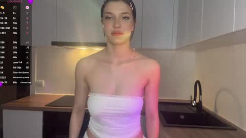 Caroline online show from 04/17/26, 07:06