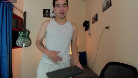 Snapshot of ares_johnsonn chatting on 01/24/25, 02:18 Ares online show from 01/24/25, 02:18