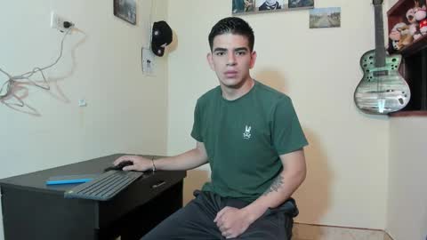 Snapshot of ares_johnsonn chatting on 03/12/25, 11:31 Ares online show from 03/12/25, 11:31