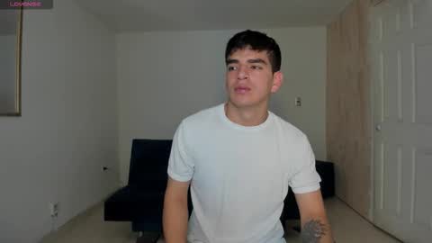 Snapshot of ares_johnsonn chatting on 09/19/25, 11:22 Ares online show from 09/19/25, 11:22