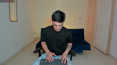 Snapshot of ares_johnsonn chatting on 10/01/25, 12:38 Ares online show from 10/01/25, 12:38