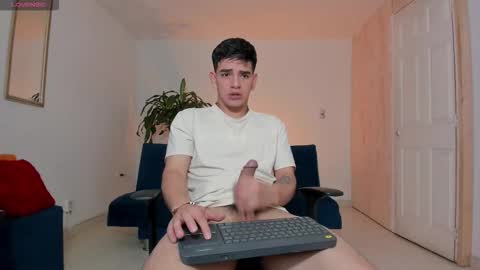 Snapshot of ares_johnsonn chatting on 10/05/25, 01:48 Ares online show from 10/05/25, 01:48