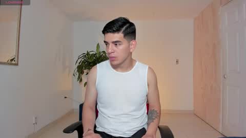 Snapshot of ares_johnsonn chatting on 10/07/25, 11:40 Ares online show from 10/07/25, 11:40