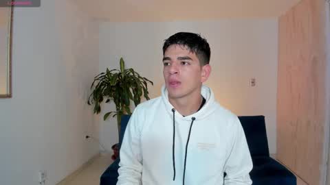 Snapshot of ares_johnsonn chatting on 10/09/25, 11:08 Ares online show from 10/09/25, 11:08