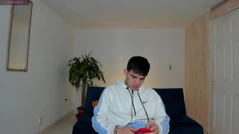 Snapshot of ares_johnsonn chatting on 10/10/25, 11:31 Ares online show from 10/10/25, 11:31