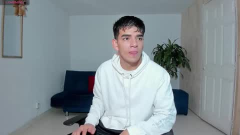 Snapshot of ares_johnsonn chatting on 10/23/25, 12:15 Ares online show from 10/23/25, 12:15