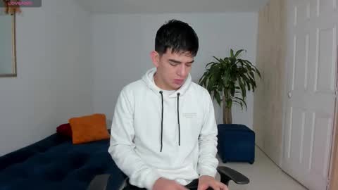 Snapshot of ares_johnsonn chatting on 10/25/25, 11:07 Ares online show from 10/25/25, 11:07