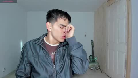 Snapshot of ares_johnsonn chatting on 11/11/25, 11:43 Ares online show from 11/11/25, 11:43
