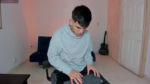 Snapshot of ares_johnsonn chatting on 11/17/25, 12:11 Ares online show from 11/17/25, 12:11