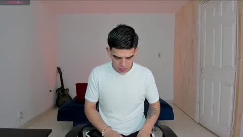 Snapshot of ares_johnsonn chatting on 11/19/25, 12:05 Ares online show from 11/19/25, 12:05